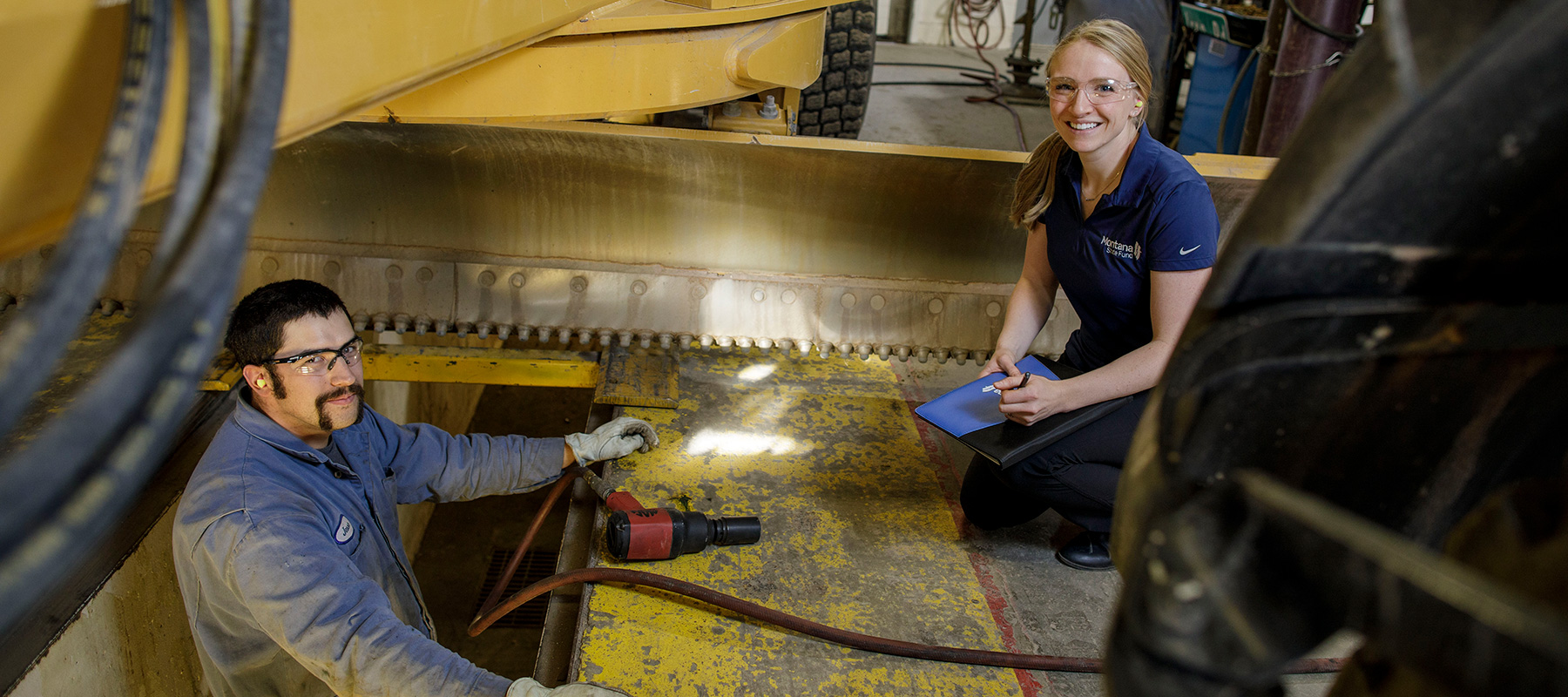 MSF Safety Management Consultant consulting with a mechanic.